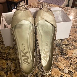 Flat shoes size 7.5 brand new in box with tags